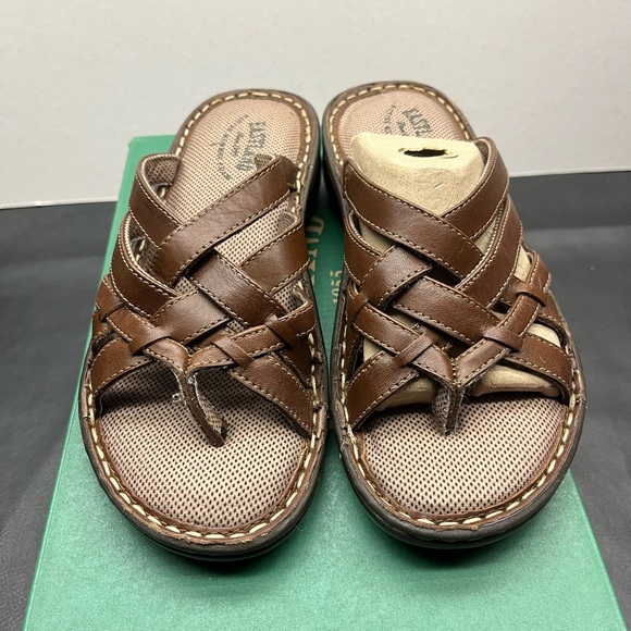 Woman’s Eastland Sandals - Size: 6 - Brand new in box - Picture 6 of 8